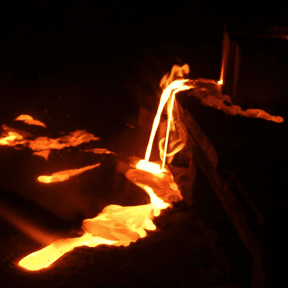 Extracting the molten slag_1
